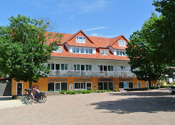 Hotelgebäude mit Rezeption