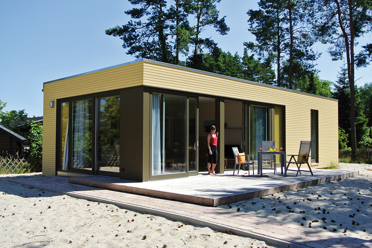 Außenansicht Strandbungalow mit Sonnen-Terrasse