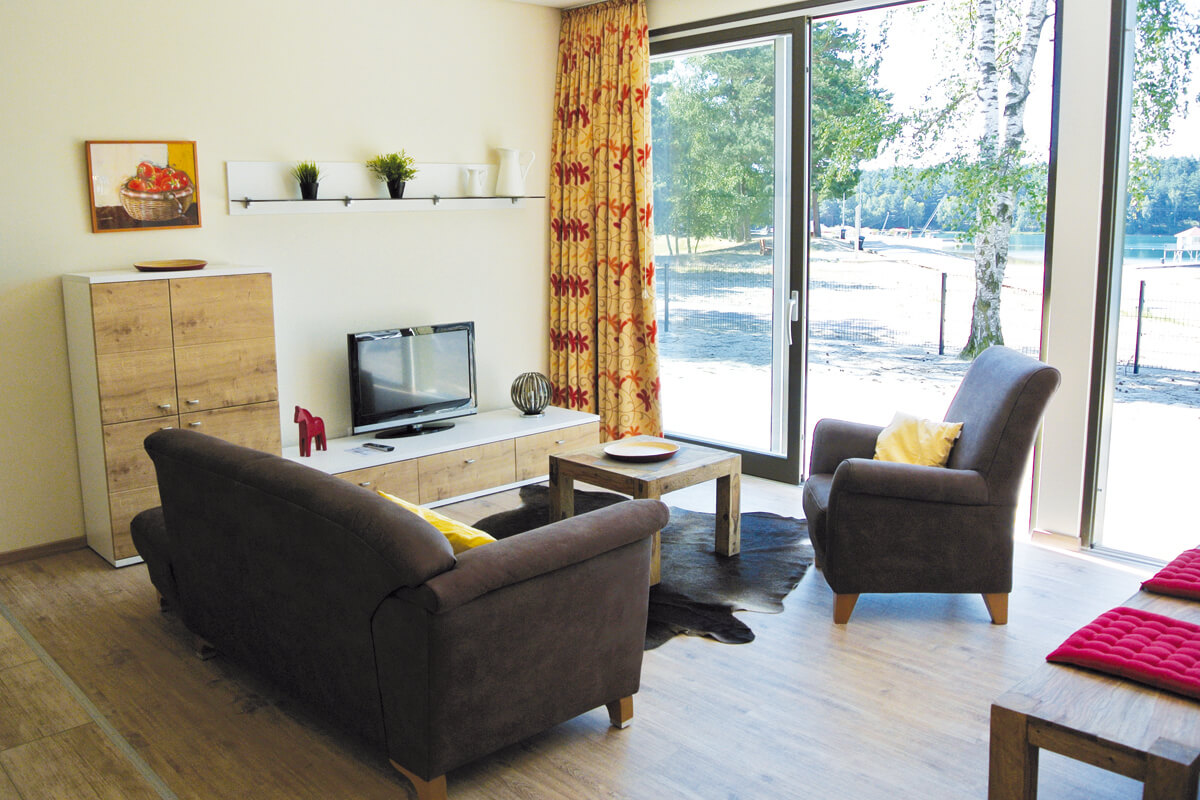 Strandbungalow von Bernsteinsee Hotel & Ferien Wohnzimmer Strandbungalow