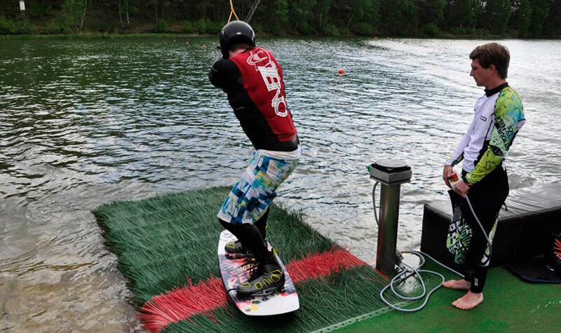 Wakeboarder startet bei Wasserski Bernsteinsee