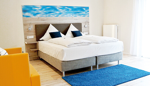 Hotelzimmer mit Doppelbett