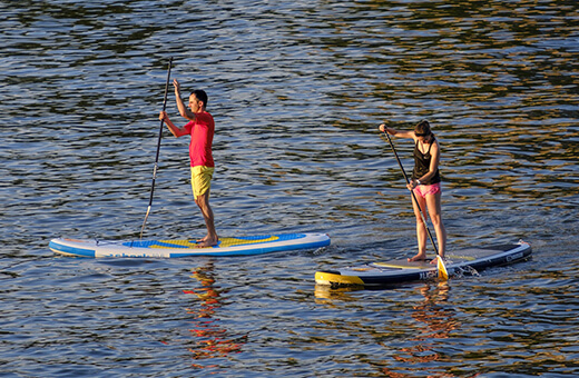 Standup Paddler auf dem See